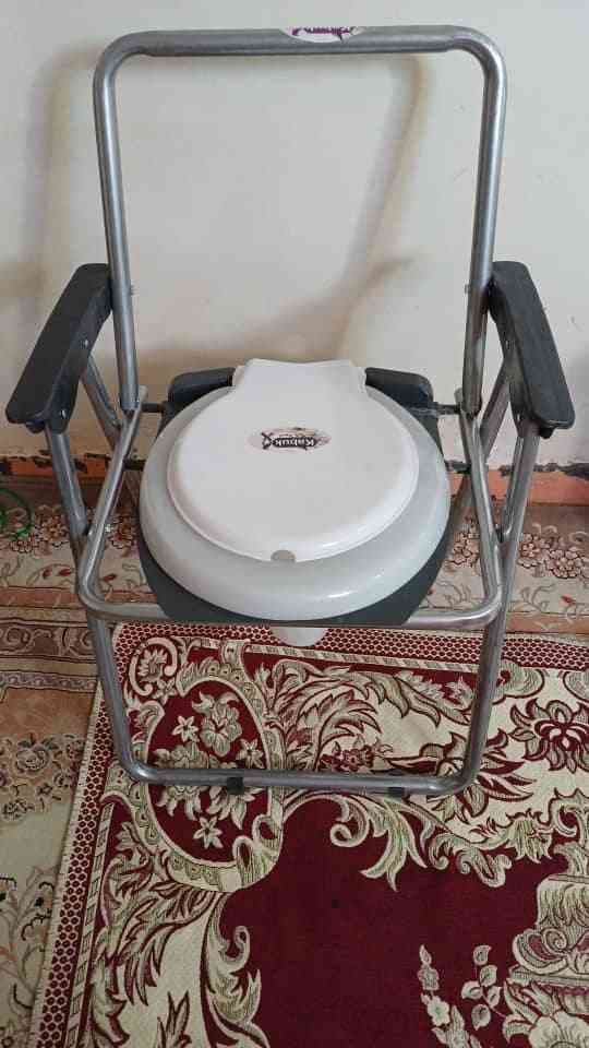 موسسه خیریه دارلحنان، گزارش: اهدای توالت فرنگی به خانم میانسال نیازمند - دارالحنان دی ماه ۱۴۰۲